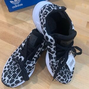 Women’s Adidas Cheetah print tennis shoes NWT and box 8.5